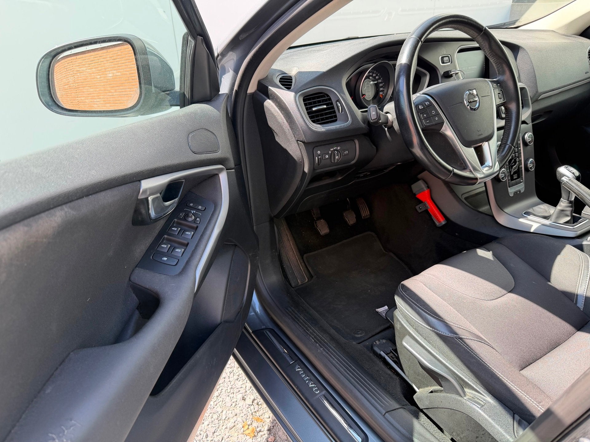 Volvo V40 2.0 T2 | 2019 |, Auto's, Voorwielaandrijving, Dealer onderhouden, Gebruikt, 4 cilinders