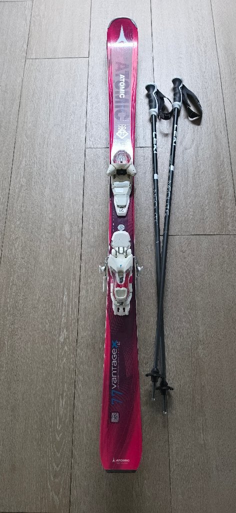 Set: Atomic ski's en schoenen, Leki stokken, Salomon helm, Ophalen, 140 tot 160 cm, Gebruikt, Carve