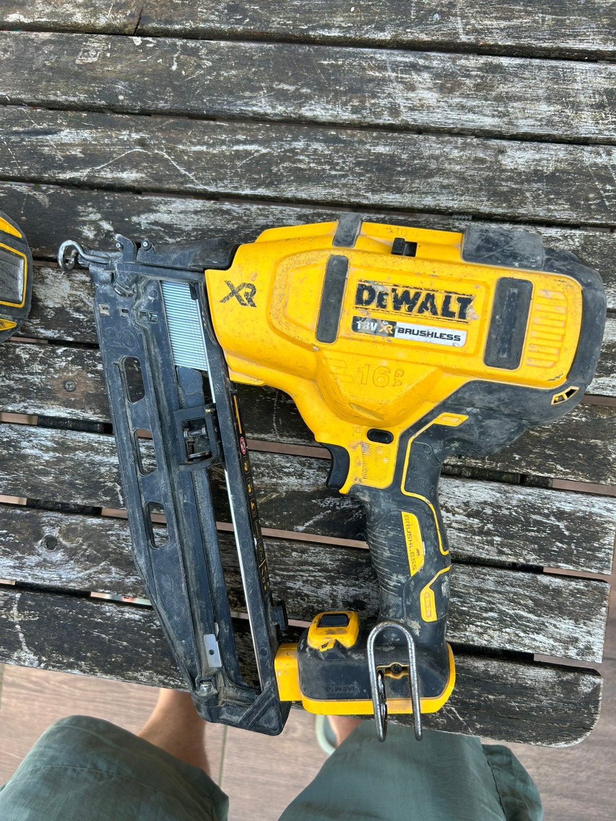 Dewalt DCN660 18v tacker, Ophalen of Verzenden, Zo goed als nieuw