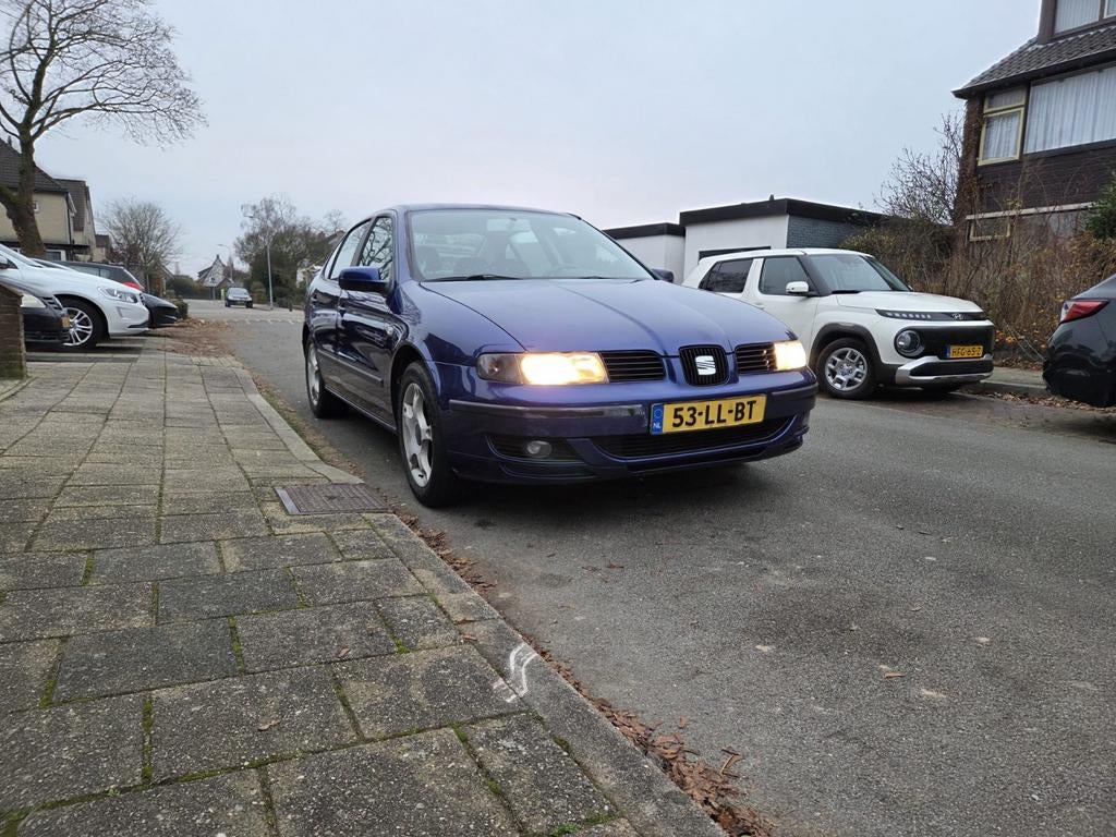 Seat Toledo 2.3 VR5 125KW 2003 Blauw, Auto's, Seat, Voorwielaandrijving, Stof, Zwart, Blauw