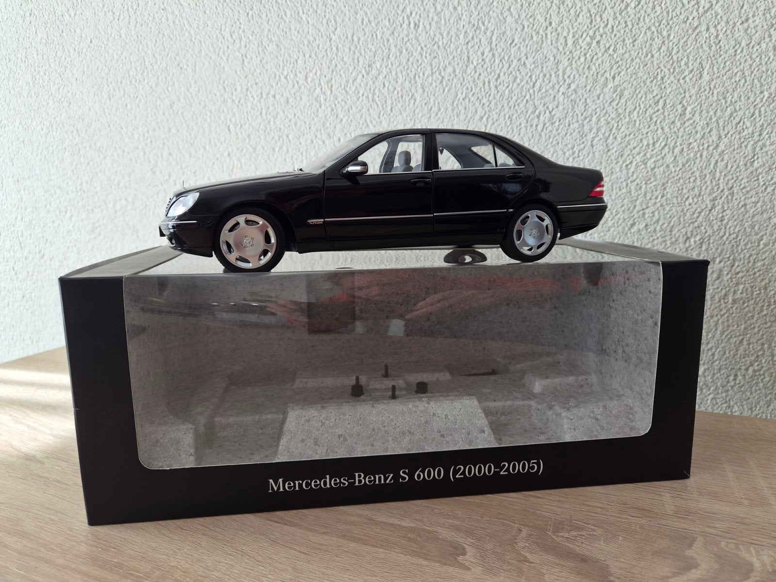 Mercedes S Klasse W220 zwart 1:18 Norev S600 V12 S-Class, Hobby en Vrije tijd, Ophalen of Verzenden, Zo goed als nieuw, Auto, Norev