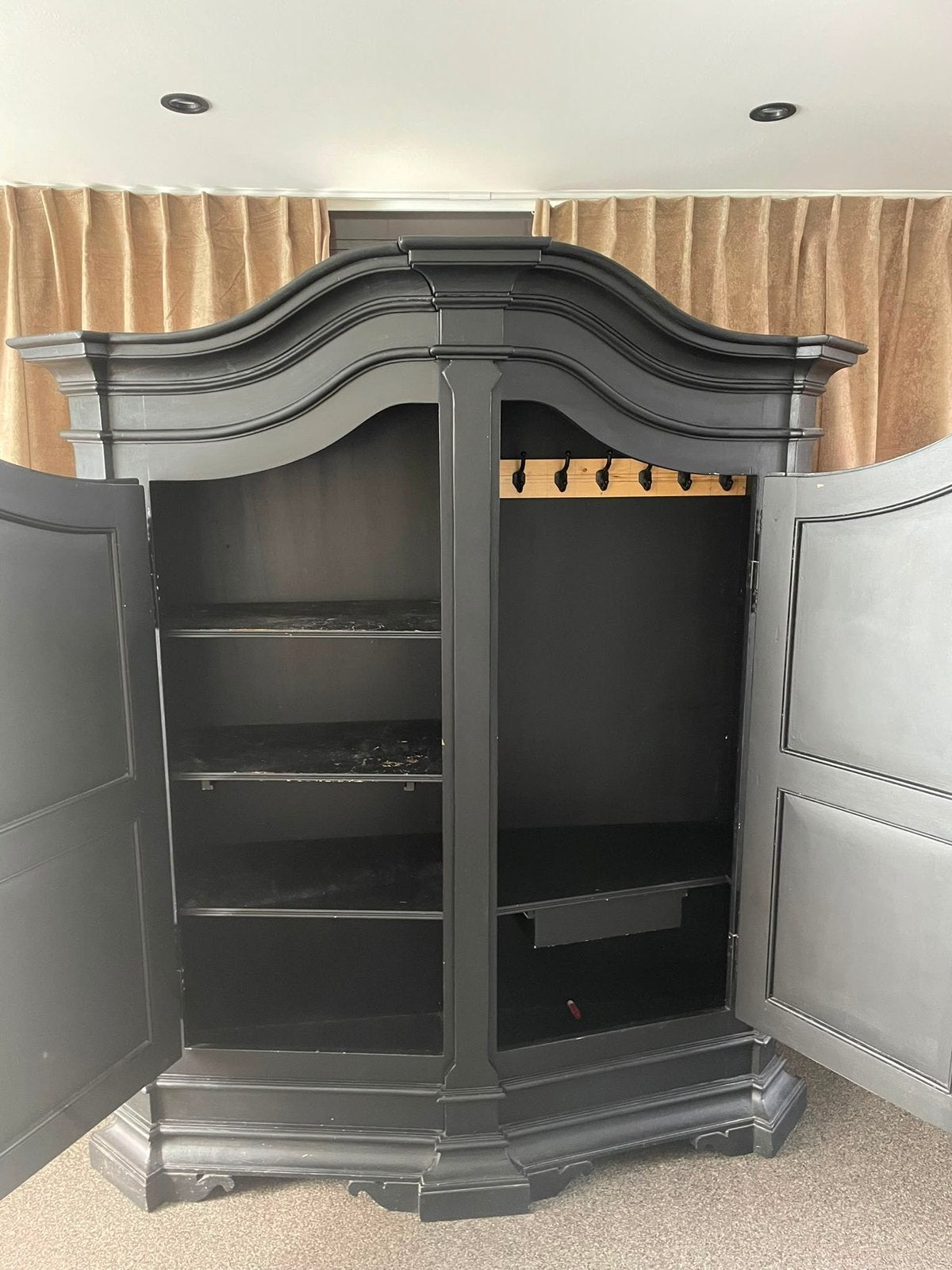 Mooie zwarte kast - hal buffet, Huis en Inrichting, Kasten | Buffetkasten, Ophalen, Zo goed als nieuw, 25 tot 50 cm