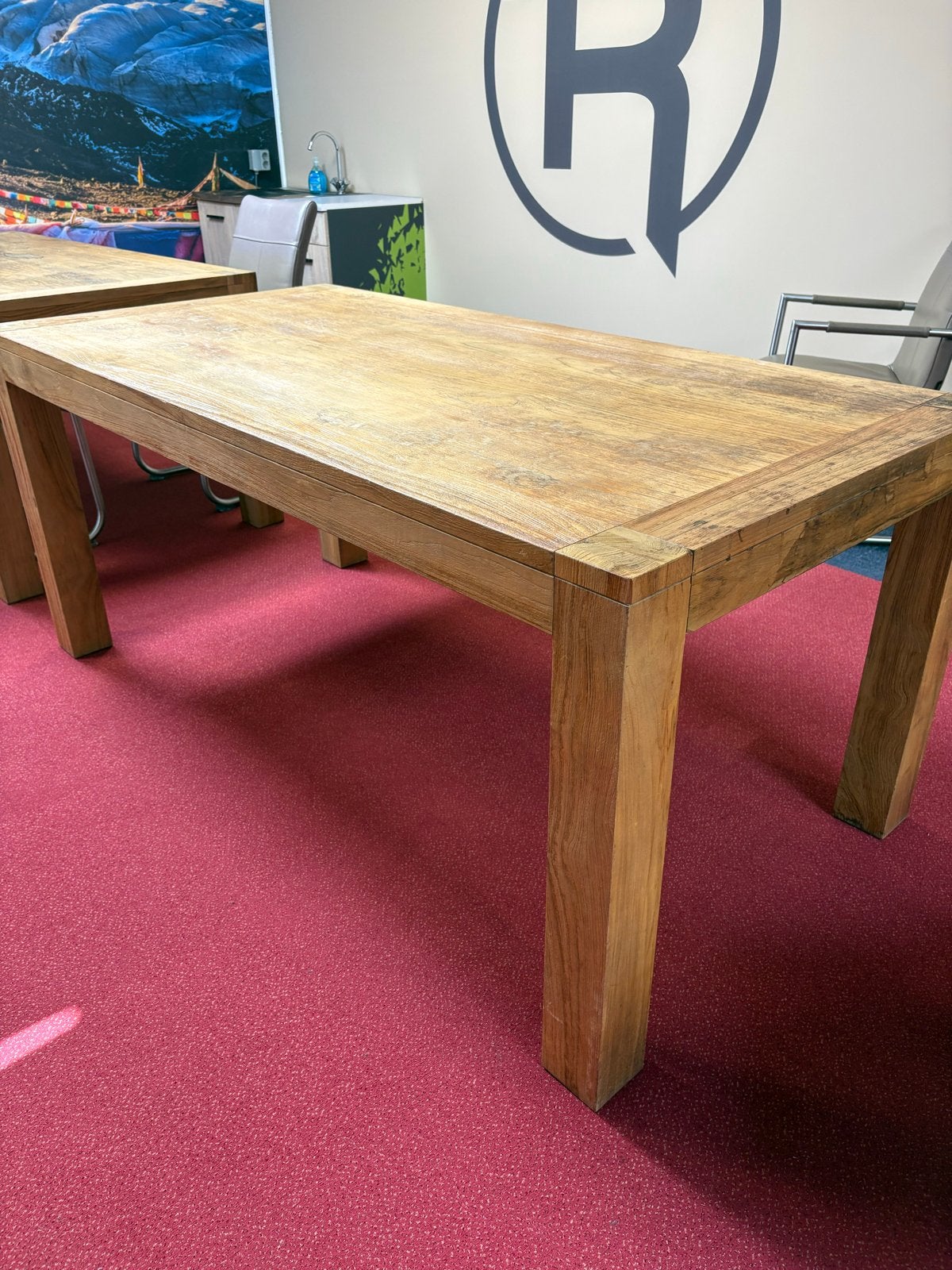 Robuuste houten eettafel - 2 stuks beschikbaar, Huis en Inrichting, Tafels | Eettafels, Ophalen, Gebruikt, 50 tot 100 cm, Vijf personen of meer