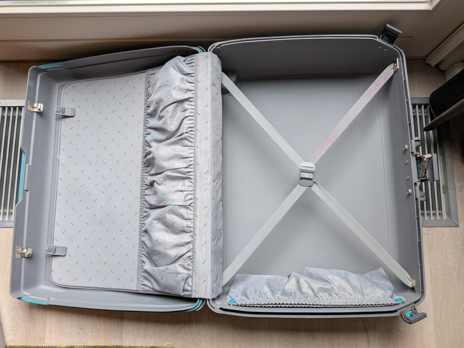 Samsonite koffer grijs met groen randje - vaak gebruikt, Sieraden, Tassen en Uiterlijk, Koffers, Ophalen, Gebruikt, Hard kunststof