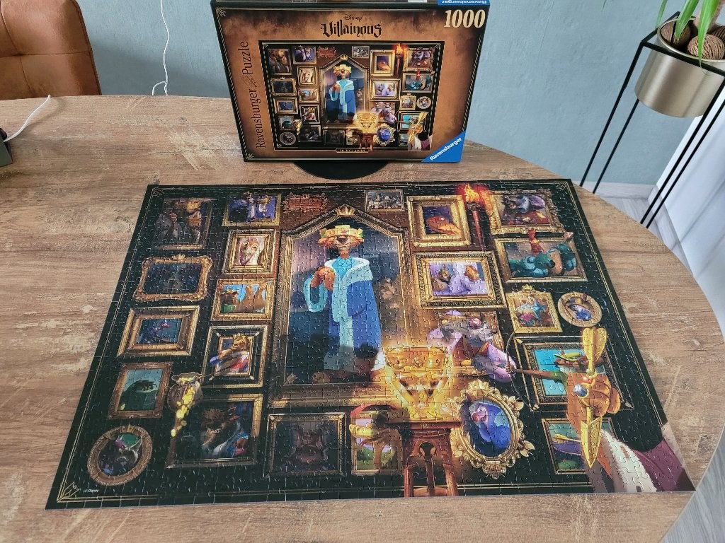 DISNEY'S VILLAINOUS = PRINCE JOHN 1000 stukjes kost 7,50, Ophalen of Verzenden, 500 t/m 1500 stukjes, Zo goed als nieuw, Legpuzzel