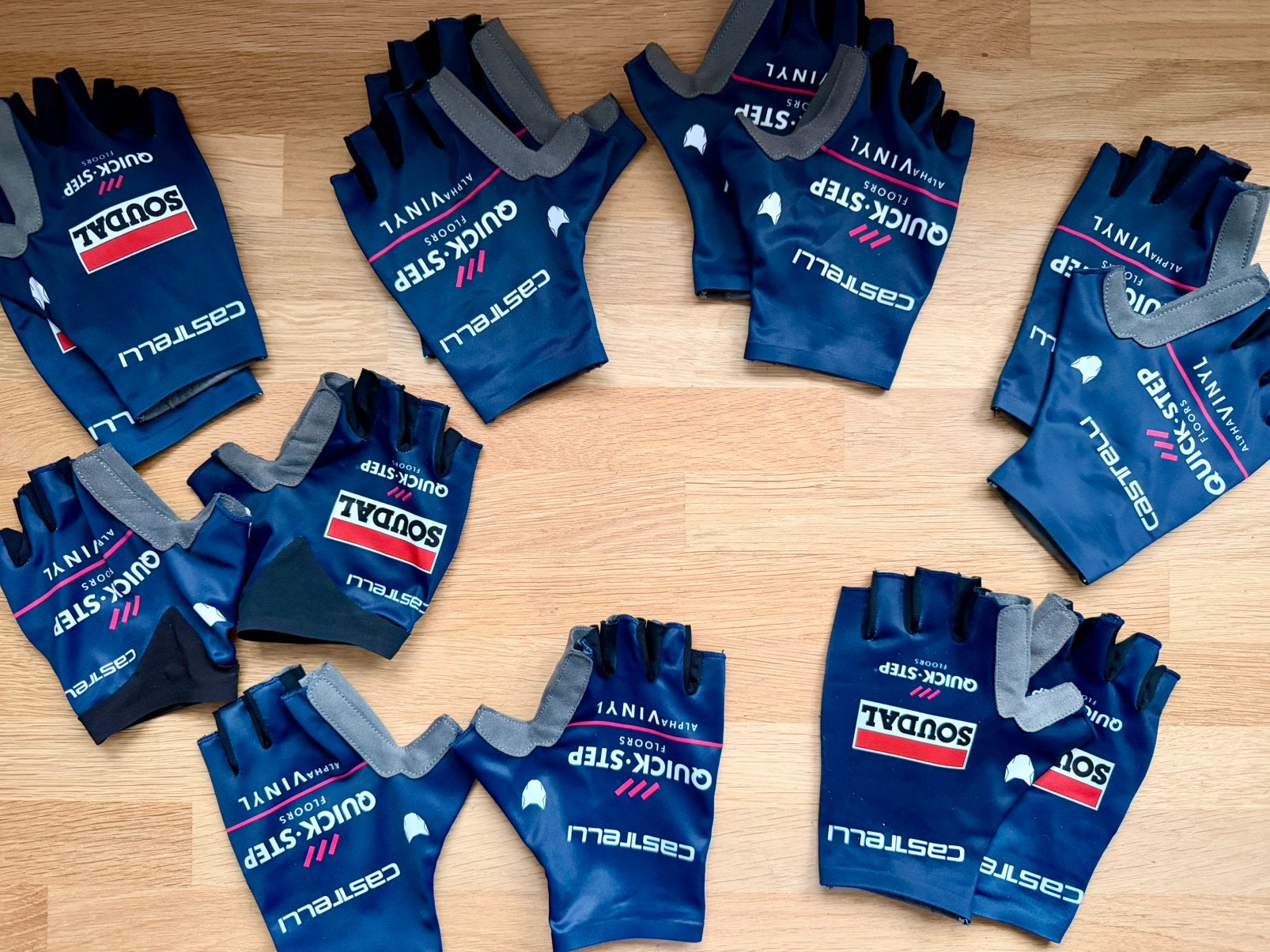 Castelli wielrenhandschoentjes, maat M, officieel Quick-Step, Fietsen en Brommers, Fietsaccessoires | Fietskleding, Ophalen of Verzenden