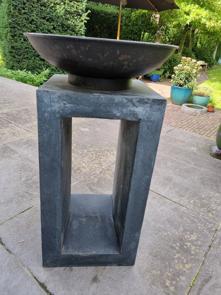 Vuurschaal, vuurkorf, terrashaard, solide sokkel 56 cm hoog, Tuin en Terras, Ophalen, Zo goed als nieuw