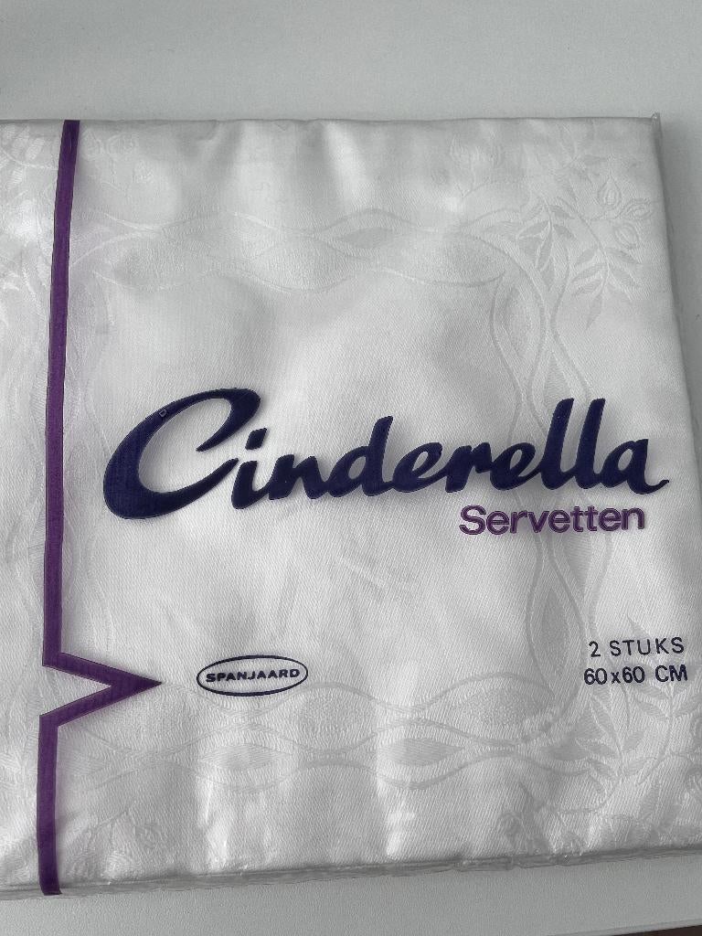 2 Cinderella servetten 60 x 60., Ophalen of Verzenden, Nieuw, Vierkant