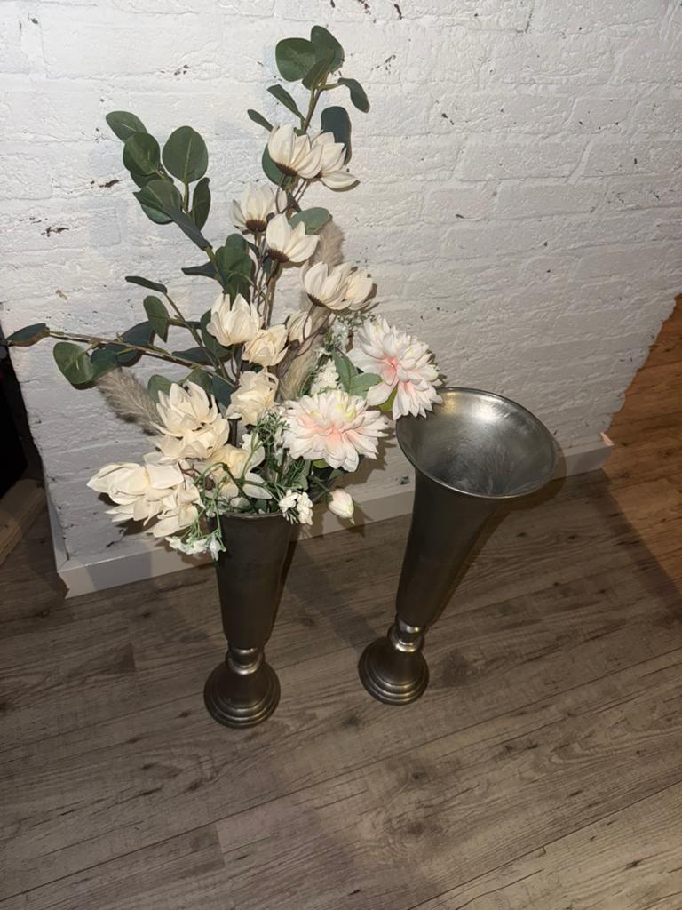 2x Grote aluminium vloervaas / kelkvaas zilver 55 cm, Ophalen of Verzenden, Overige kleuren, Overige materialen, 50 tot 75 cm