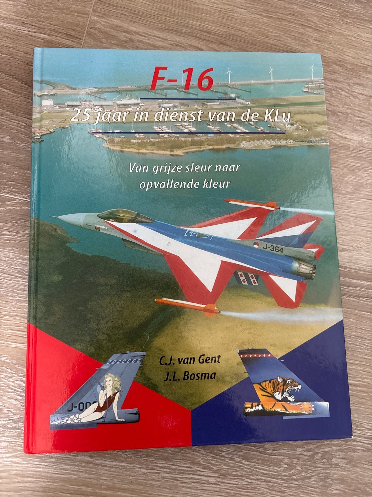 F-16: 25 jaar in dienst van de Koninklijke Luchtmacht, Verzamelen, Ophalen of Verzenden, Zo goed als nieuw