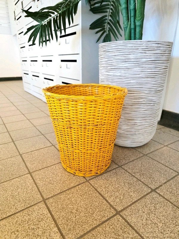 9598: Vintage Mid-Century Woven Plastic Waste Basket, Overige materialen, Gebruikt, Mand, Ophalen of Verzenden