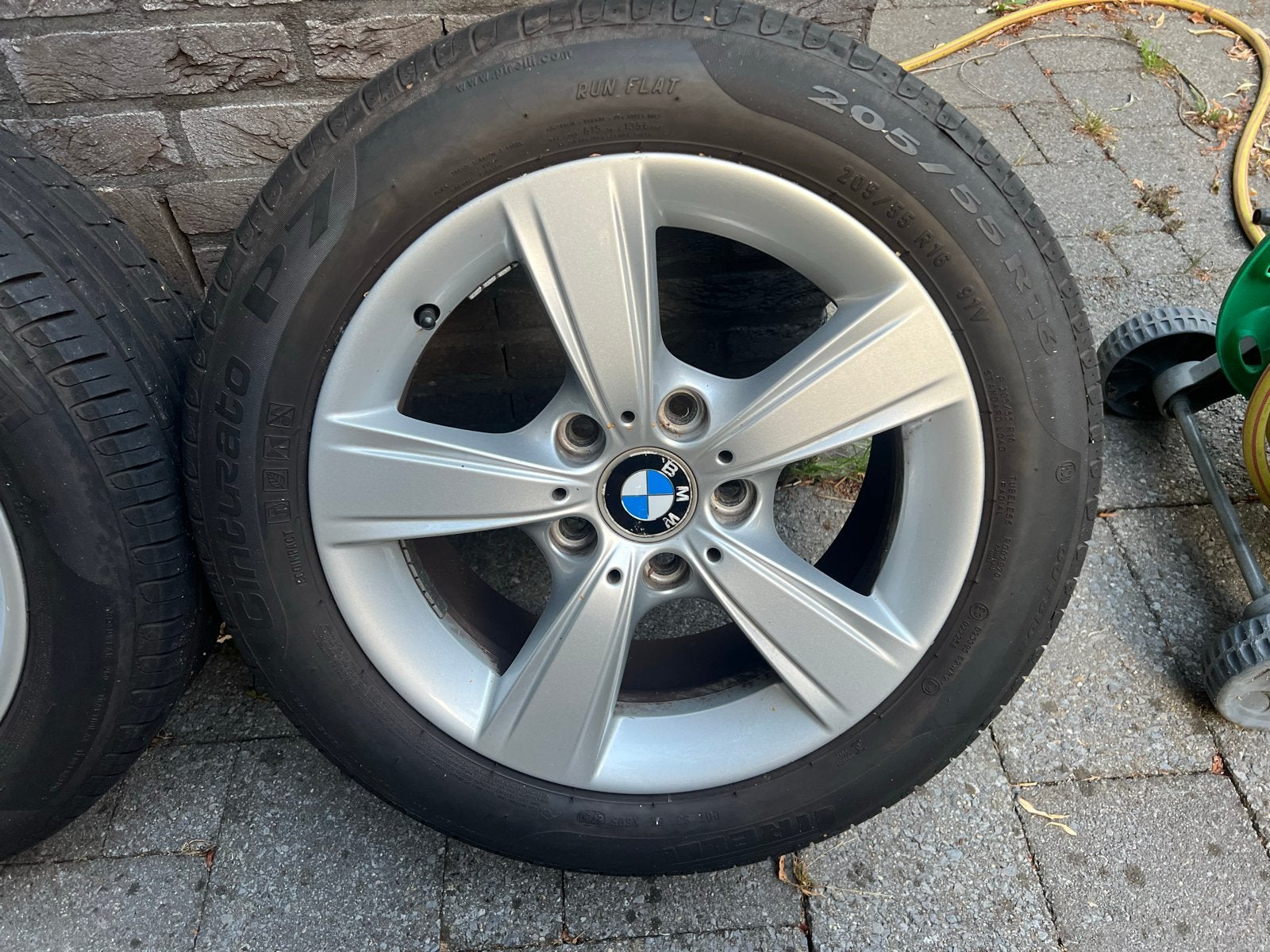 BMW 16 inch velgen met Pirelli zomerbanden 205/55 R16, Auto-onderdelen, Banden en Velgen, Ophalen, Gebruikt, 16 inch, Banden en Velgen