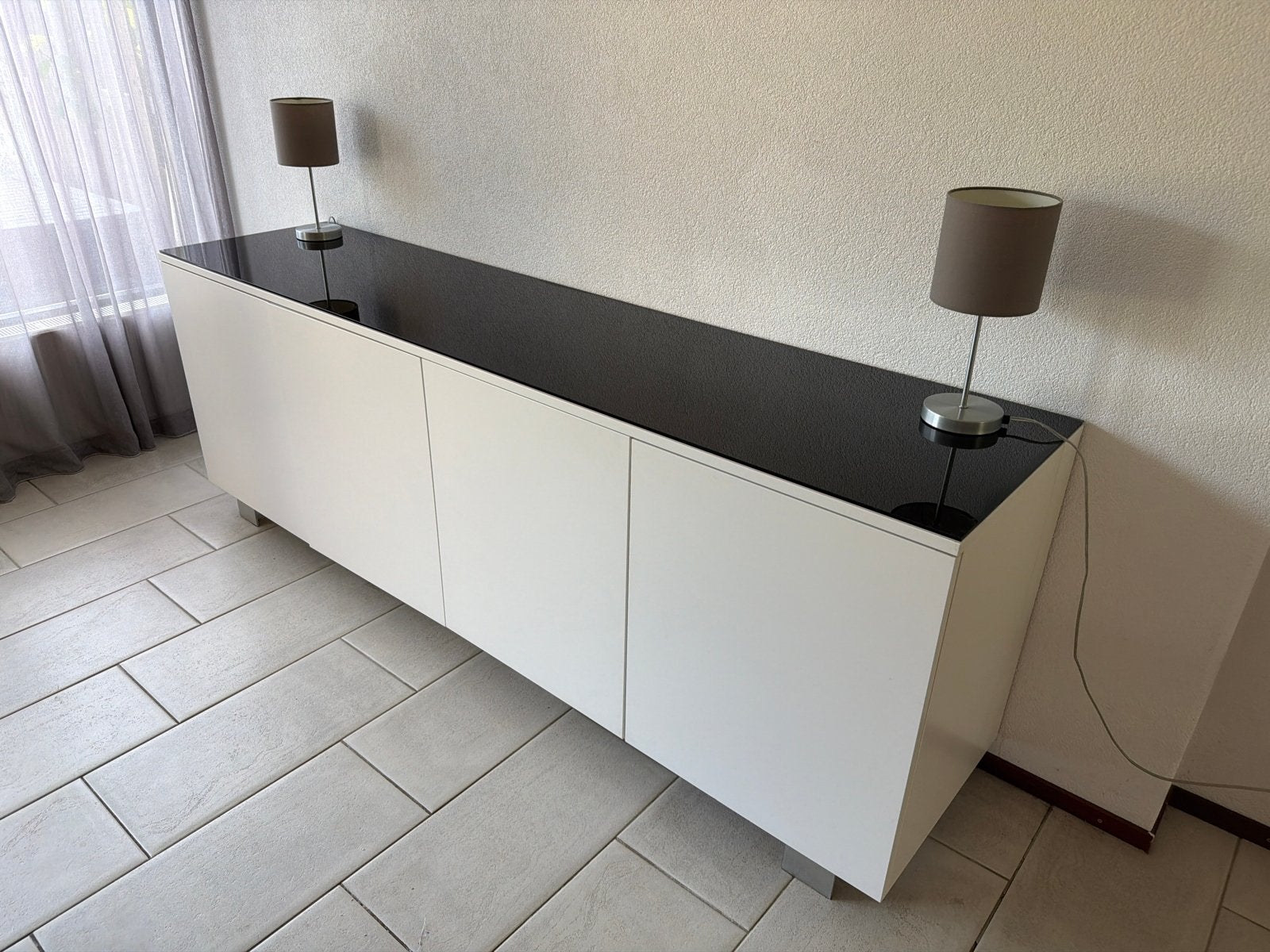 Mat wit Dressoir van Eijerkamp met zwart glazen bovenblad, Ophalen, 200 cm of meer, Glas, Zo goed als nieuw