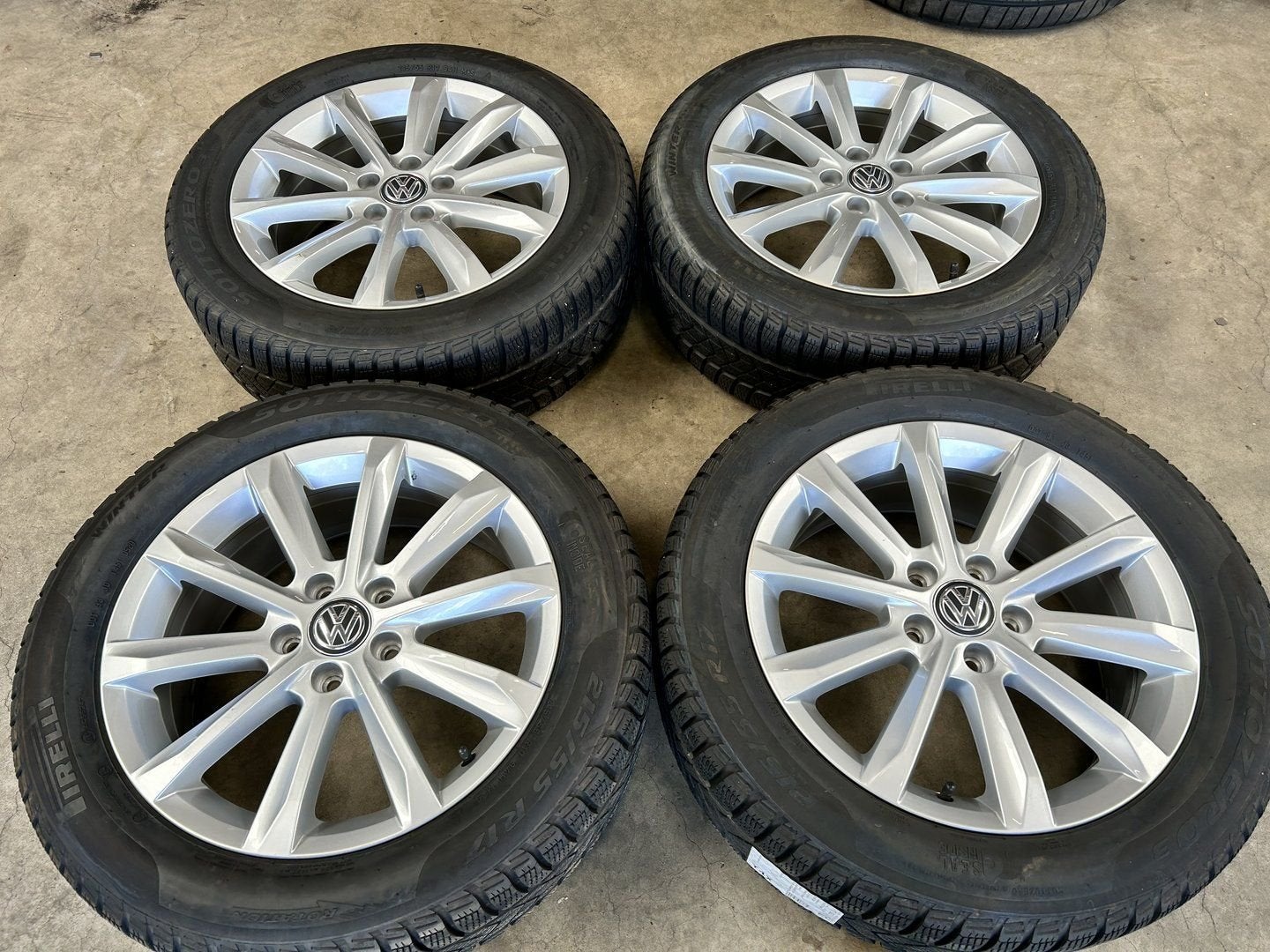 ✅ 17 inch originele Helsinki velgen + winterbanden VW Passat, Auto-onderdelen, -, -, Banden en Velgen, 17 inch