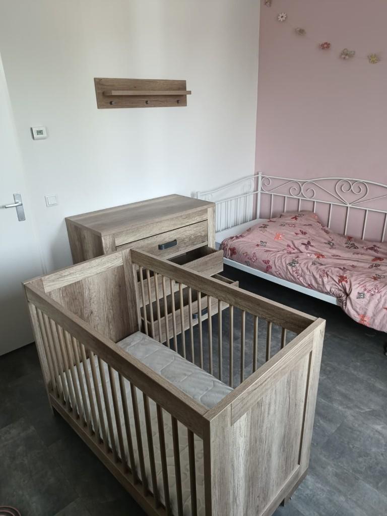 Babykamer set Kidsmill – commode + ledikant + wandrek, Ophalen, Zo goed als nieuw, Ledikant
