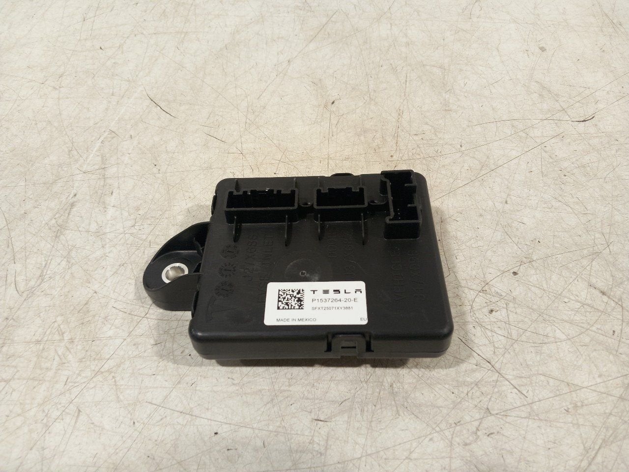 Computer motormanagement Tesla Model, Onderdelen@venauto.nl, Van der Ven Autorecycling B.V., Gebruikt, Ettenseweg 76, 4706 PB Roosendaal, The Netherlands