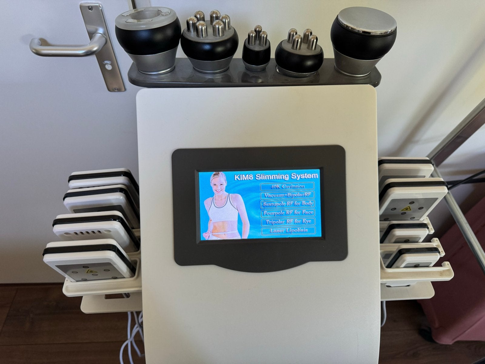 Professioneel cavitatie en laser apparaat voor bodyshaping, Ophalen, Zo goed als nieuw, Apparaat