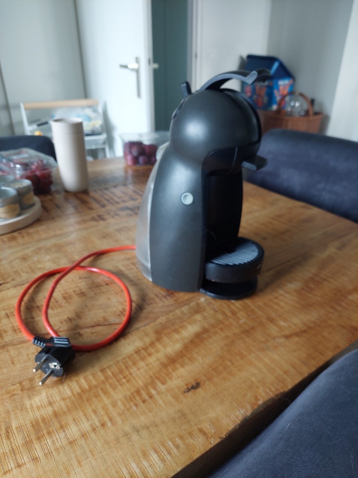 Koffiezetter Dolce Gusto - Werkt perfect!, Witgoed en Apparatuur, Ophalen, Gebruikt, Koffiemachine, Koffiepads en cups