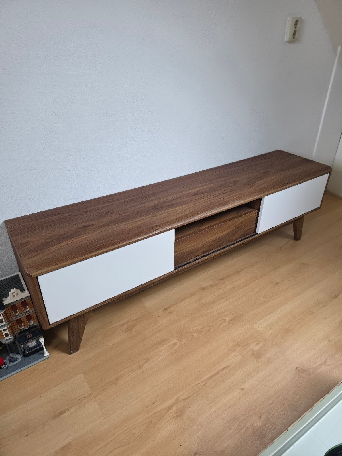 Modern TV-meubel met opbergruimte - Zo goed als nieuw, Ophalen, 100 tot 150 cm, Modern, Scandinavisch, Zo goed als nieuw
