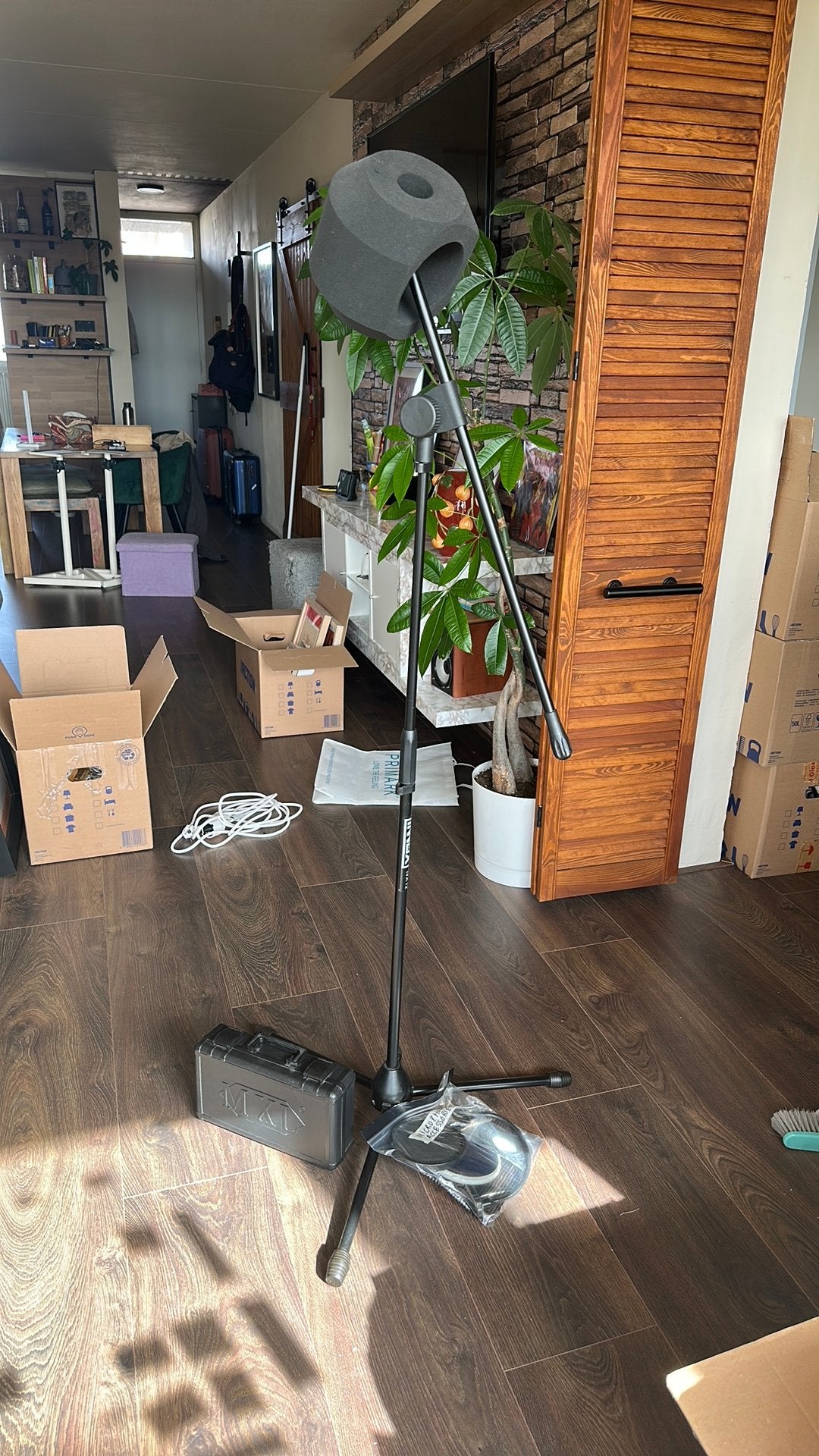Microphone & Stand with Accessories, Ophalen, Zo goed als nieuw, Studiomicrofoon