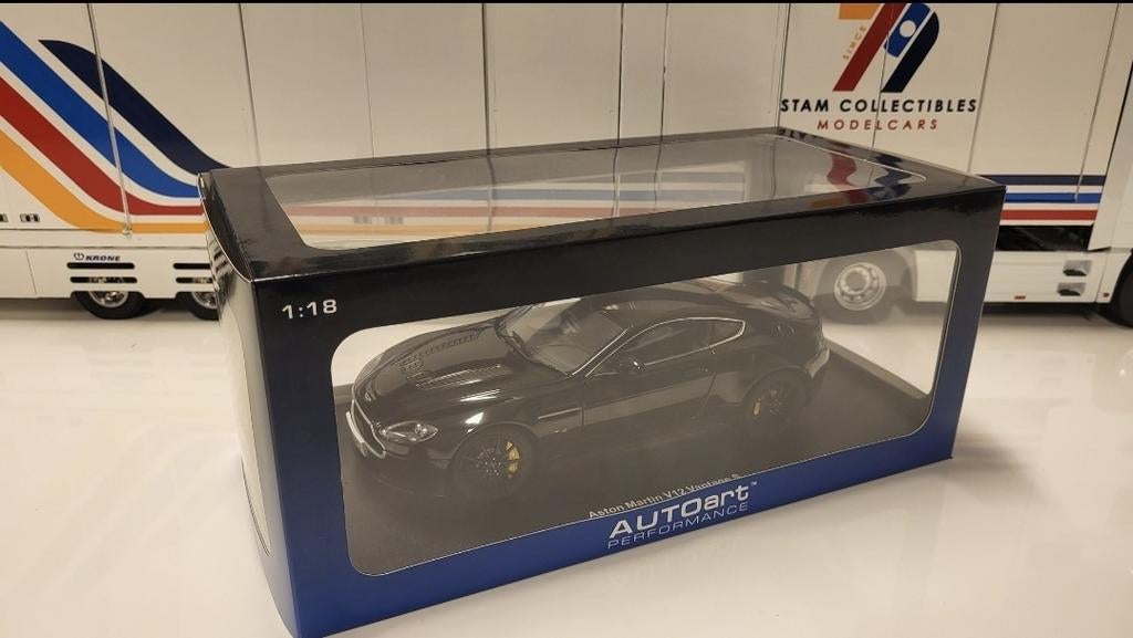 AUTOart Millennium Aston Martin V12 Vantage S Black - 2015, Hobby en Vrije tijd, Modelauto's | 1:18, Auto, Autoart, Ophalen of Verzenden