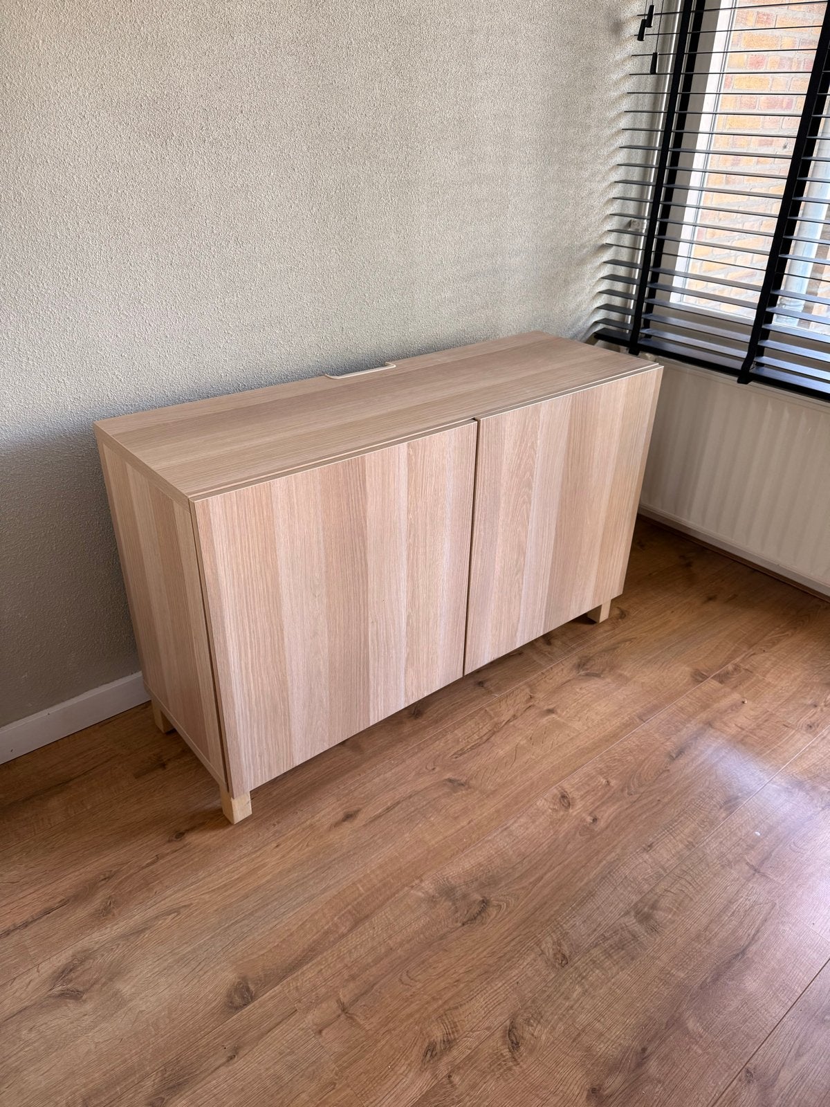Houten kastje met twee deuren en planken, Ophalen, Gebruikt
