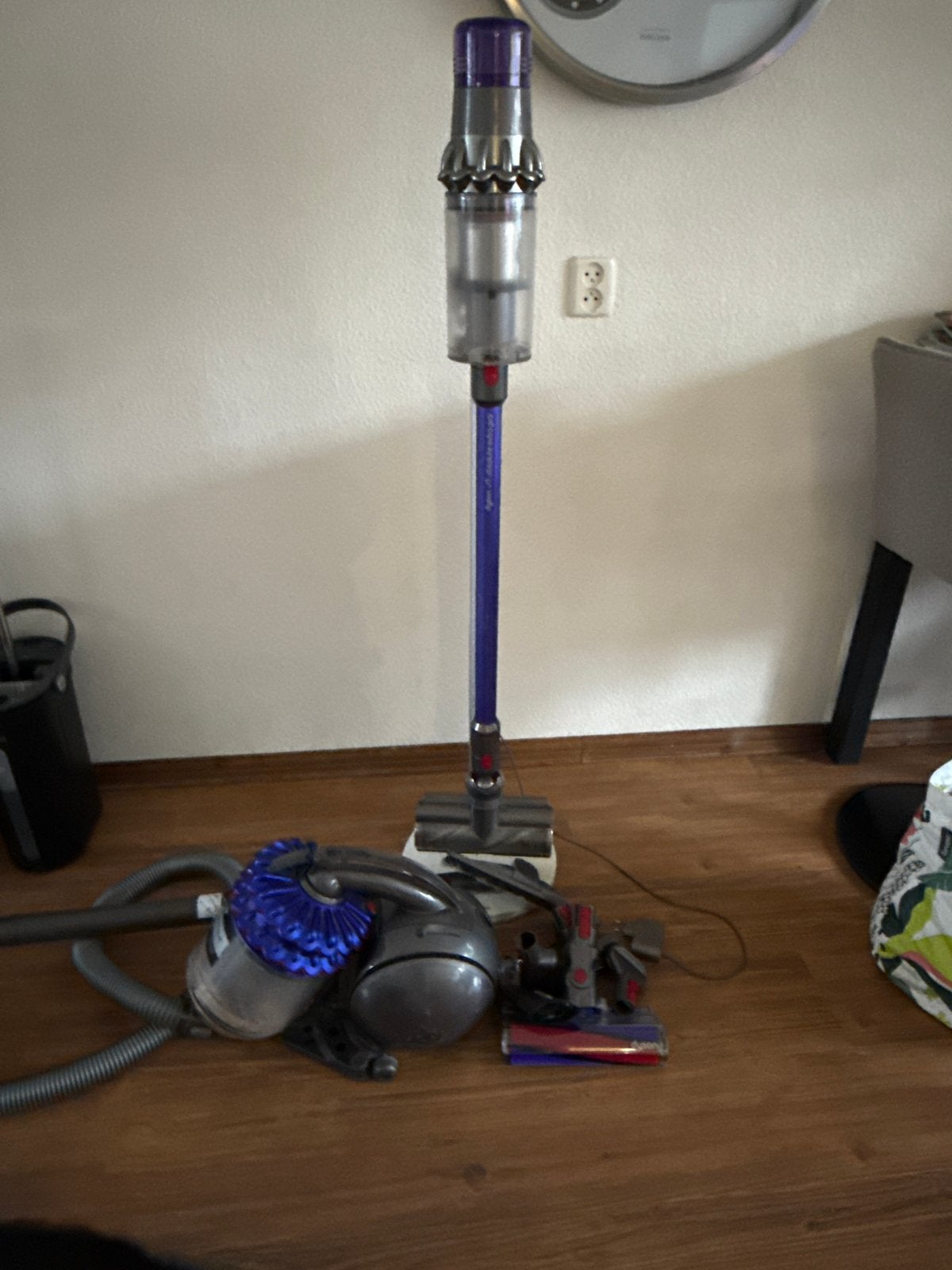 Dyson V10 en Dyson Ball Total Parquet stofzuigers, Ophalen, Gebruikt, Draadloos, Dyson