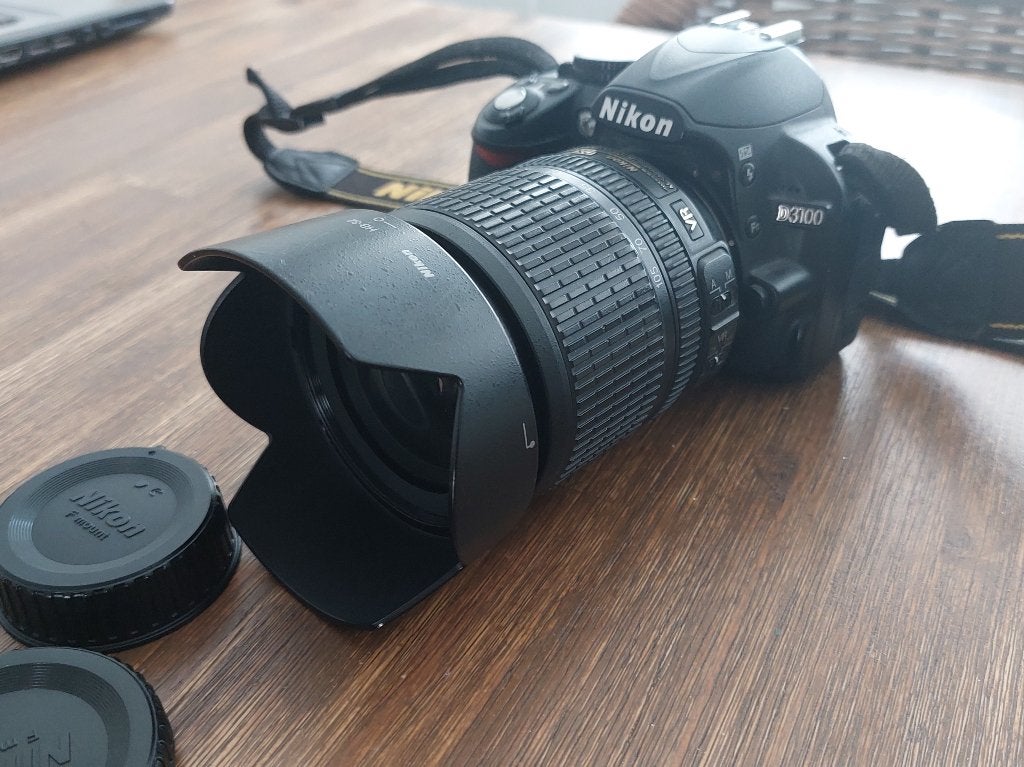 Nikon d3100 met lens 18-105 VR, Gebruikt, Spiegelreflex, Beeldstabilisatie, Lensdop