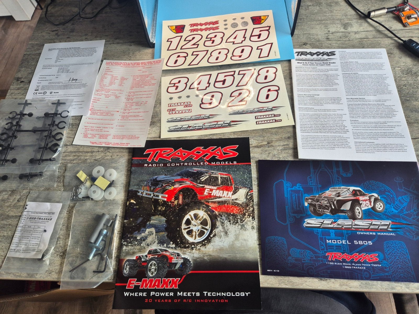 traxxas slash instructieboekjes, stickers en onderdelen, Ophalen of Verzenden, Overige schalen, Auto offroad