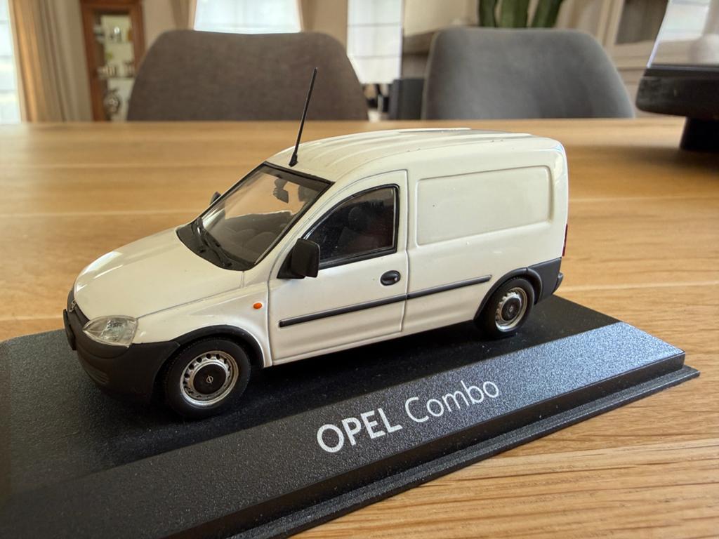 Minichamps Opel Combo (2002) 1:43, Hobby en Vrije tijd, Modelauto's | 1:43, Ophalen of Verzenden, Auto, MiniChamps