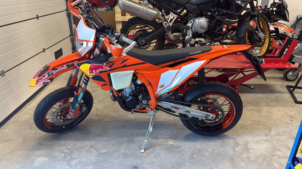 Ktm 350 exc-f champions edition 2025 net ingereden, Motoren, Particulier, Enduro