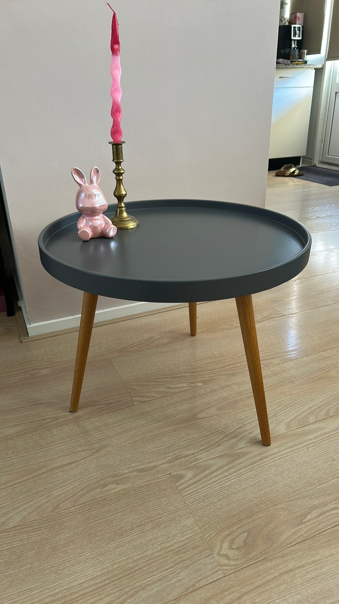 Salontafel lichtgrijs met 3 pootjes v woood, Ophalen, Zo goed als nieuw, Rechthoekig, 75 cm of meer