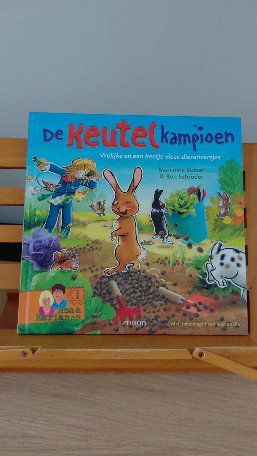 De Keutelkampioen - Vrolijke vieze dierenversjes, 3 tot 4 jaar, Marianne Busser & Ron Schröder, Ophalen of Verzenden, Zo goed als nieuw