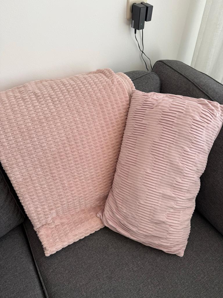 Roze fleece deken en kussen, Ophalen of Verzenden, Zo goed als nieuw, Roze, Rechthoekig