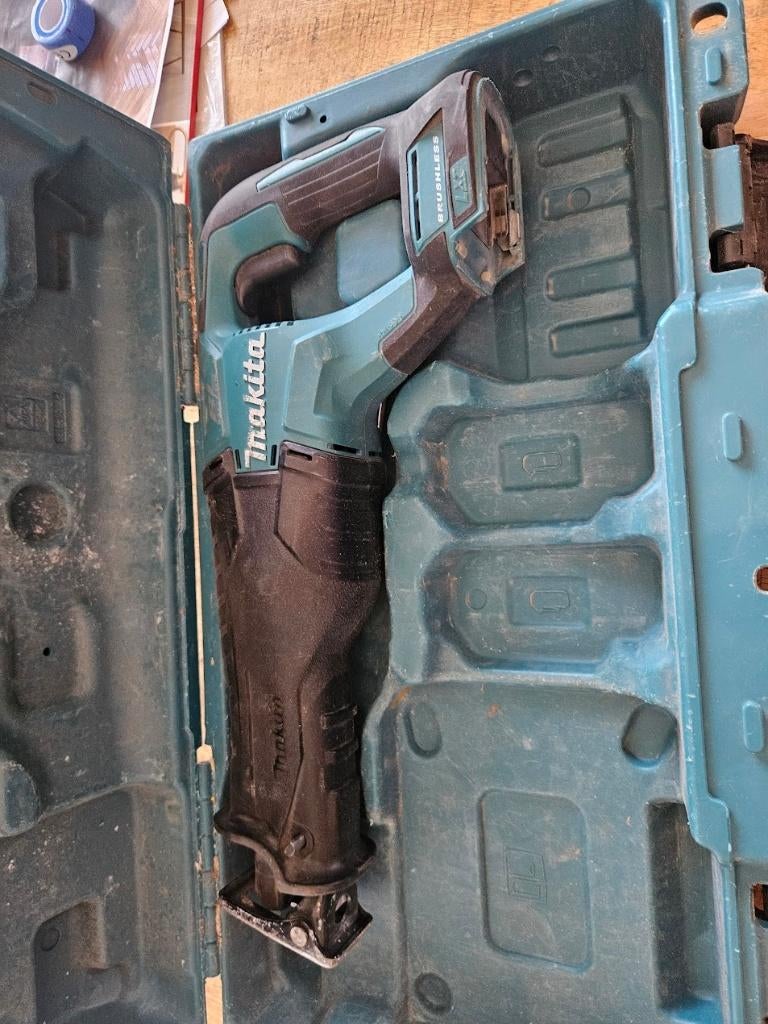 Makita DJR187 18V Reciprozaag, Gebruikt, Ophalen of Verzenden, Makita, 1200 watt of meer