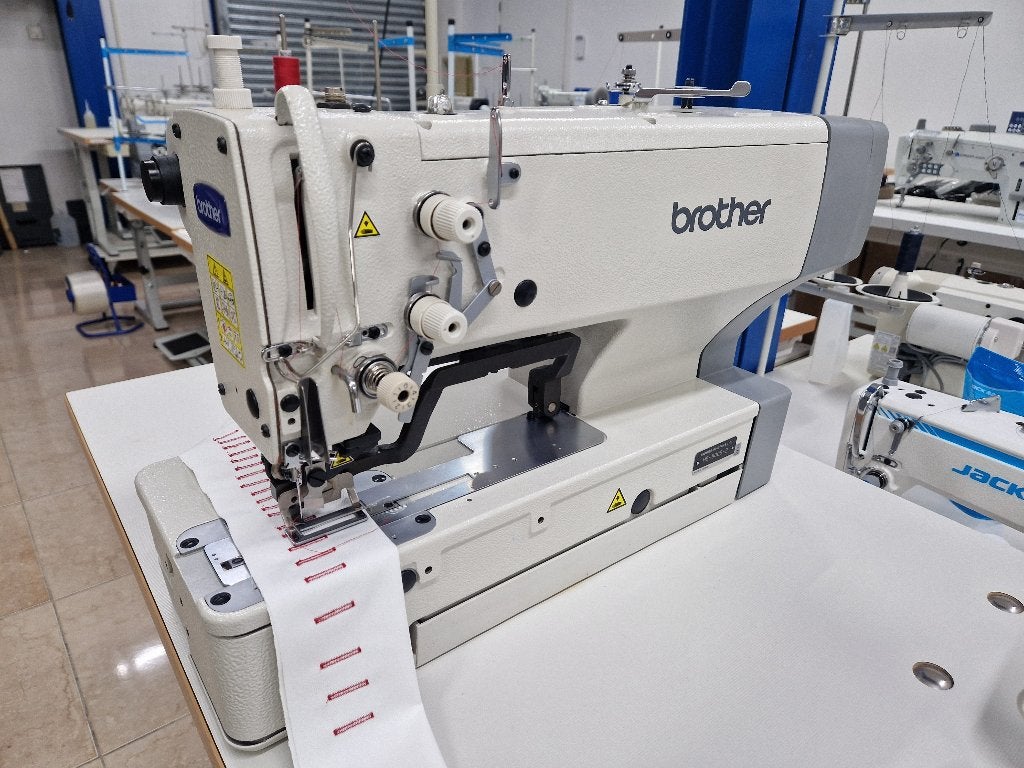 Brother HE-800B-2 Industriële Naaimachine 3, Hobby en Vrije tijd, Naaimachines en Toebehoren, Ophalen, Industrieel, Brother, Naaimachine