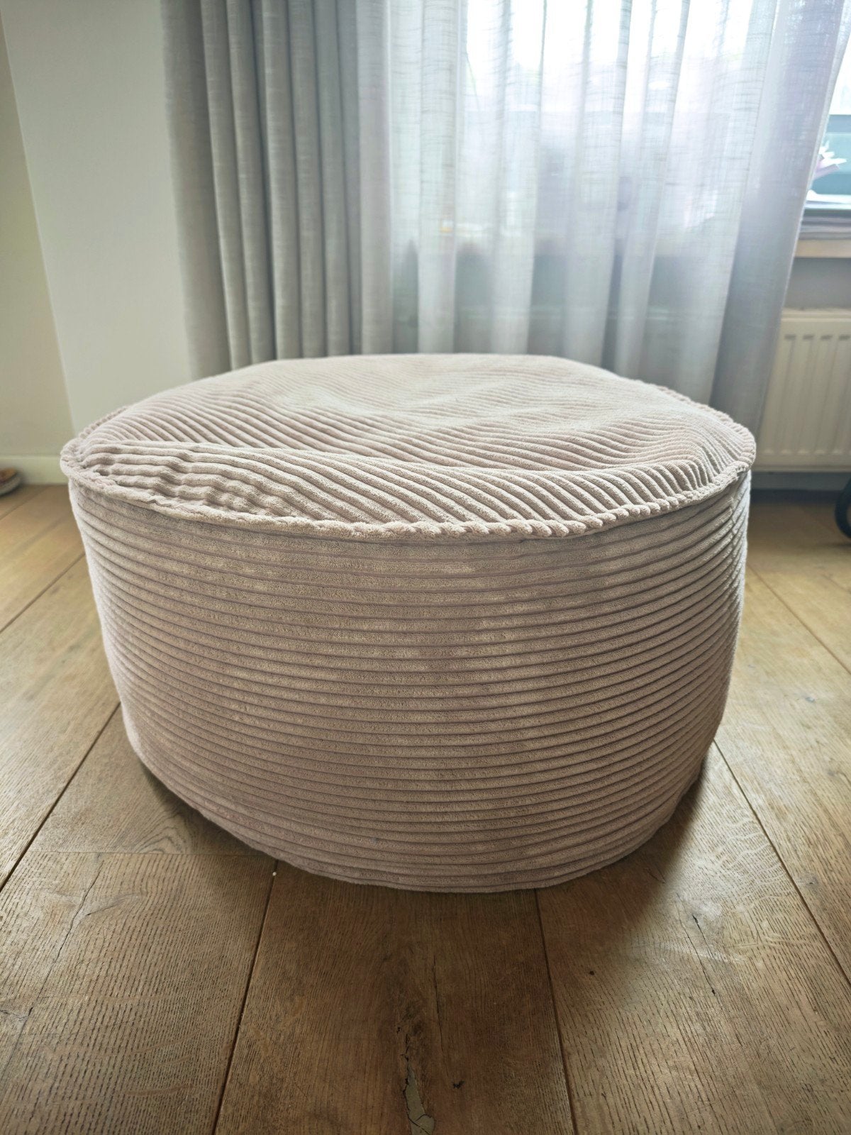 XL Poef corduroy oud roze zgan Kave Home, Huis en Inrichting, Banken | Voetenbanken en Poefen, Ophalen, Zo goed als nieuw, Landelijk modern brocante