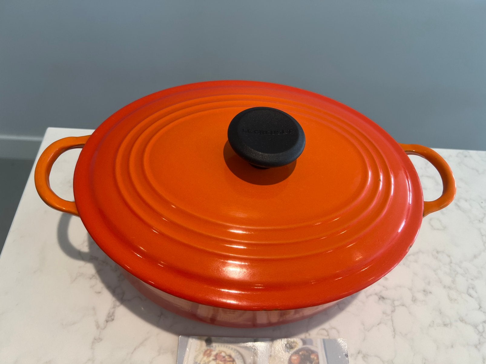 Vintage Le Creuset braadpan 28 cm ovaal, harmonic Orange, Gebruikt, Met handvatten, Le Creuset, Ophalen of Verzenden
