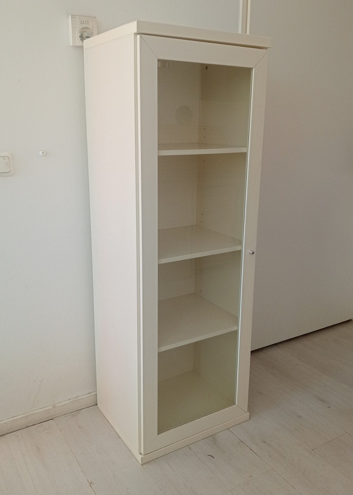 Witte vitrinekast met 4 vakken, Ophalen, 50 tot 100 cm, Zo goed als nieuw, 150 tot 200 cm