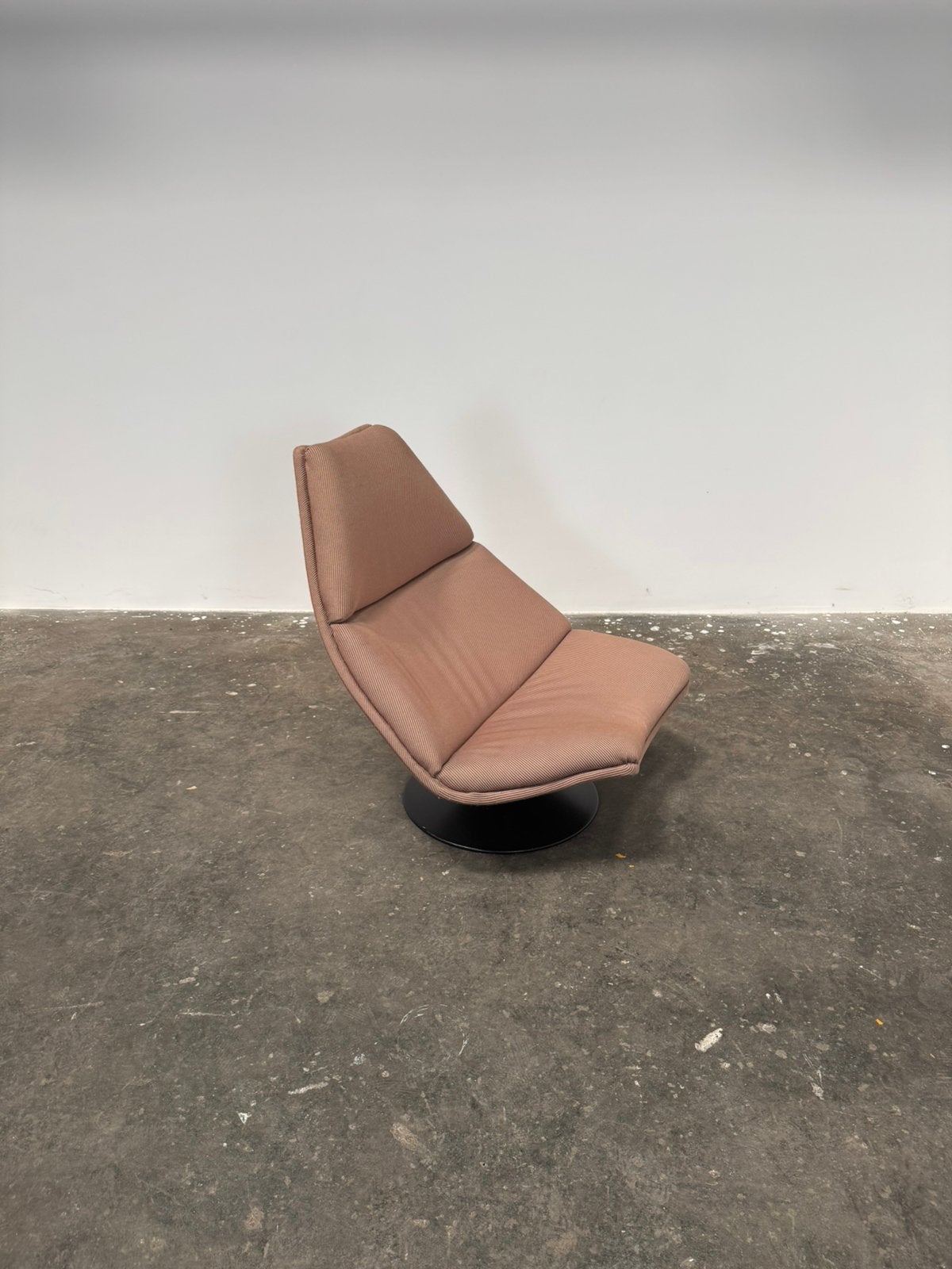 Artifort F511 oudroze Geoffrey Harcourt, Huis en Inrichting, Fauteuils, Ophalen of Verzenden, Zo goed als nieuw, 75 tot 100 cm