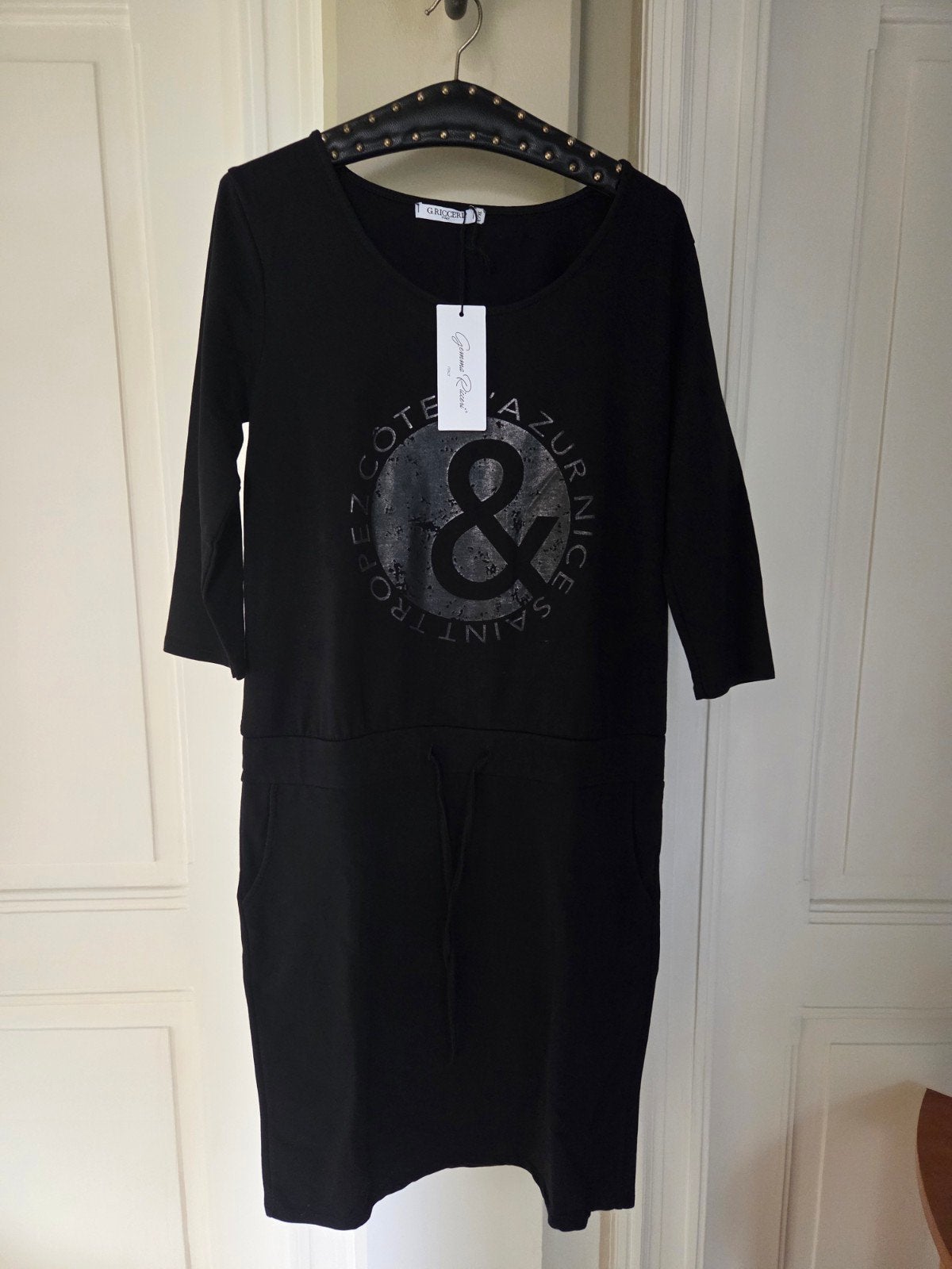 Zwarte jurk G. Ricceri Italy, maat L/XL, nieuw met kaartje, Zwart, Maat 42/44 (L), Nieuw, Ophalen of Verzenden