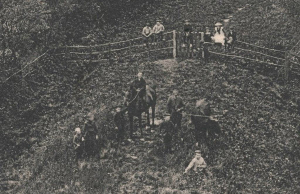 940107	Oostvoorne	Panorama	ZH 1913	Gelopen, Ophalen of Verzenden, Voor 1920, Gelopen, Zuid-Holland