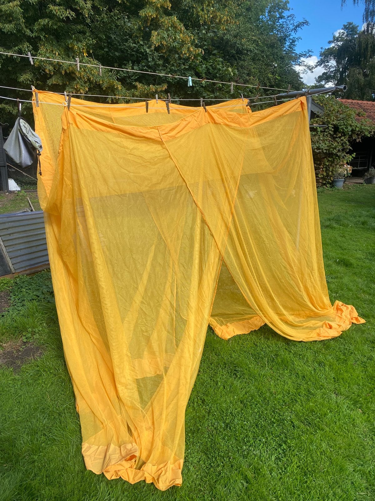 Groot geel muskietennet / klamboe, Ophalen, Gebruikt