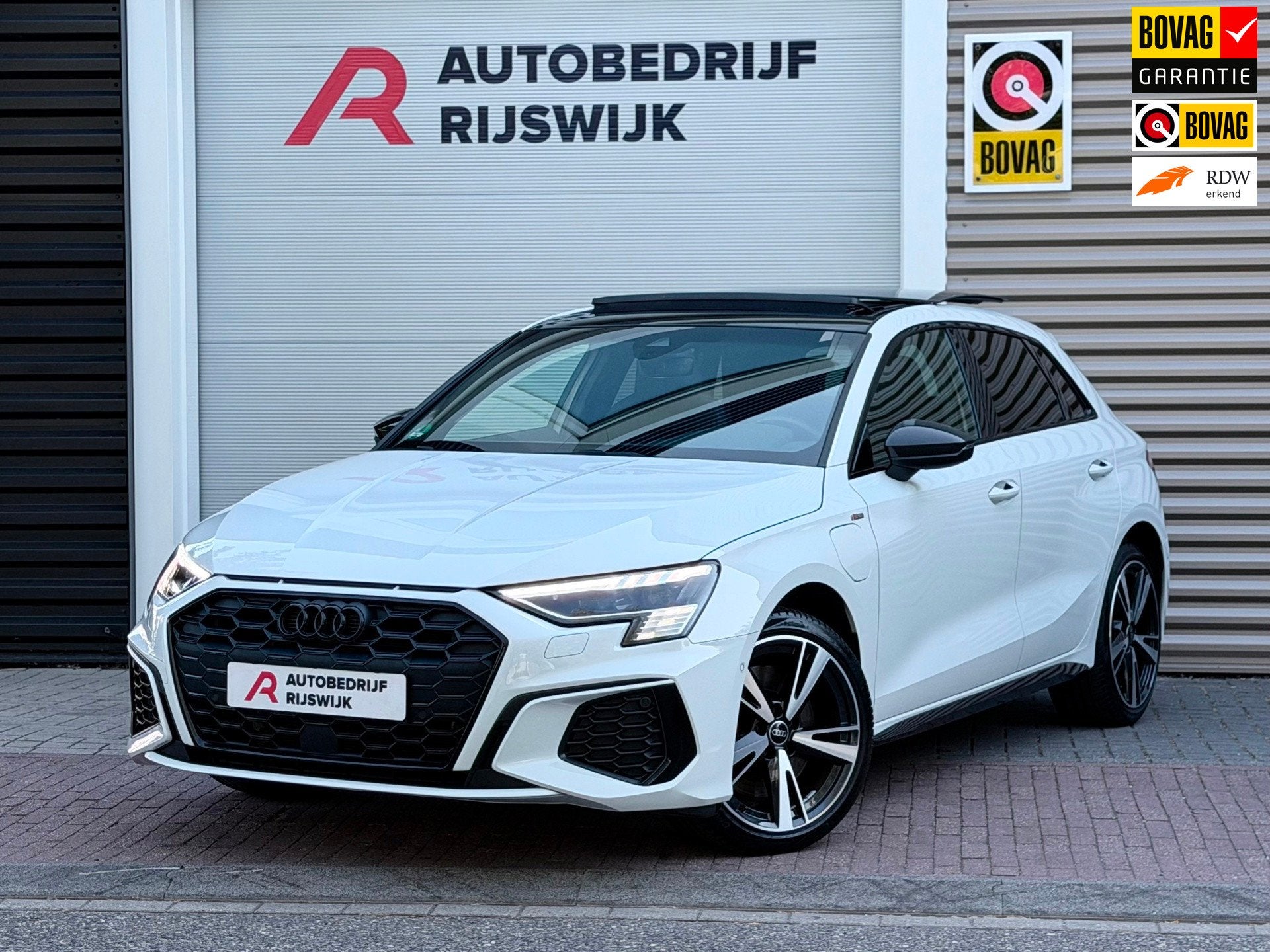 Audi A3 Sportback 45 TFSI e S edition Competition B&O/Massag, Auto's, Automatische klimaatregeling, Gebruikt, Euro 6, 4 cilinders