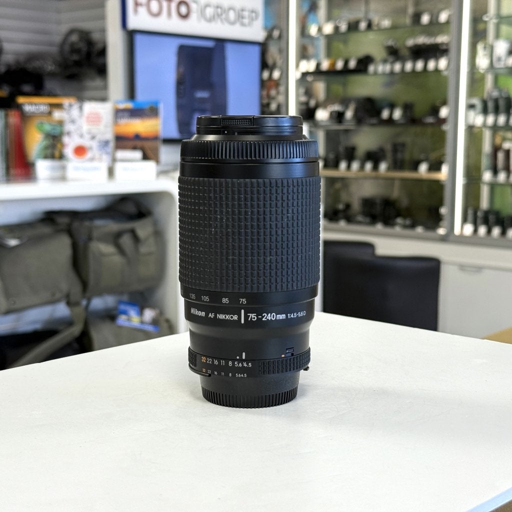 Nikon AF 75-240mm f/4.5-5.6 D (Heerenveen), Niet ingevuld, Niet ingevuld, Zoom, Niet ingevuld