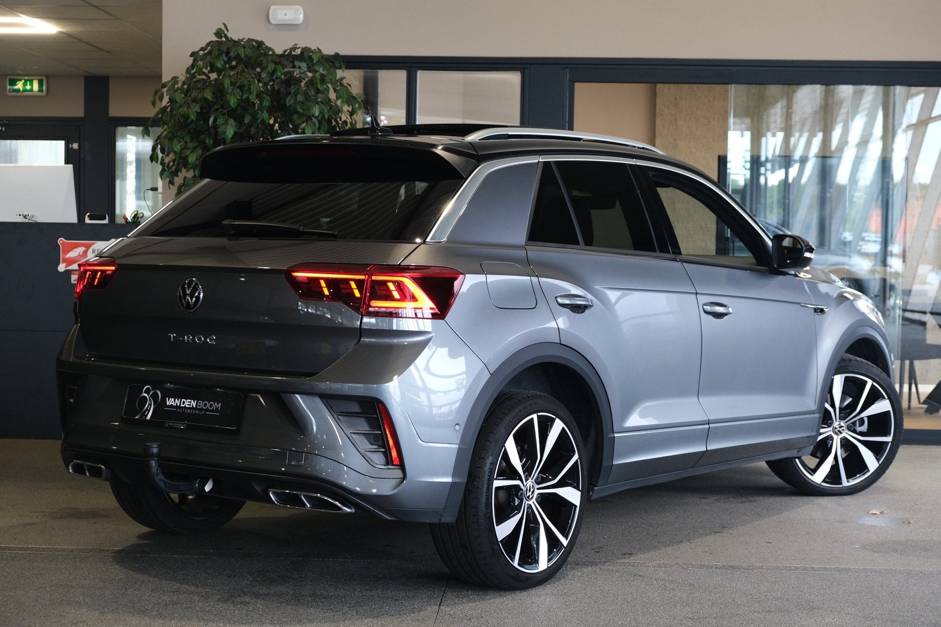 Volkswagen T-Roc 1.5 TSI 2x R-Line 150PK DSG Facelift Pano I, Dealer onderhouden, 4 cilinders, 150 pk, Origineel Nederlands