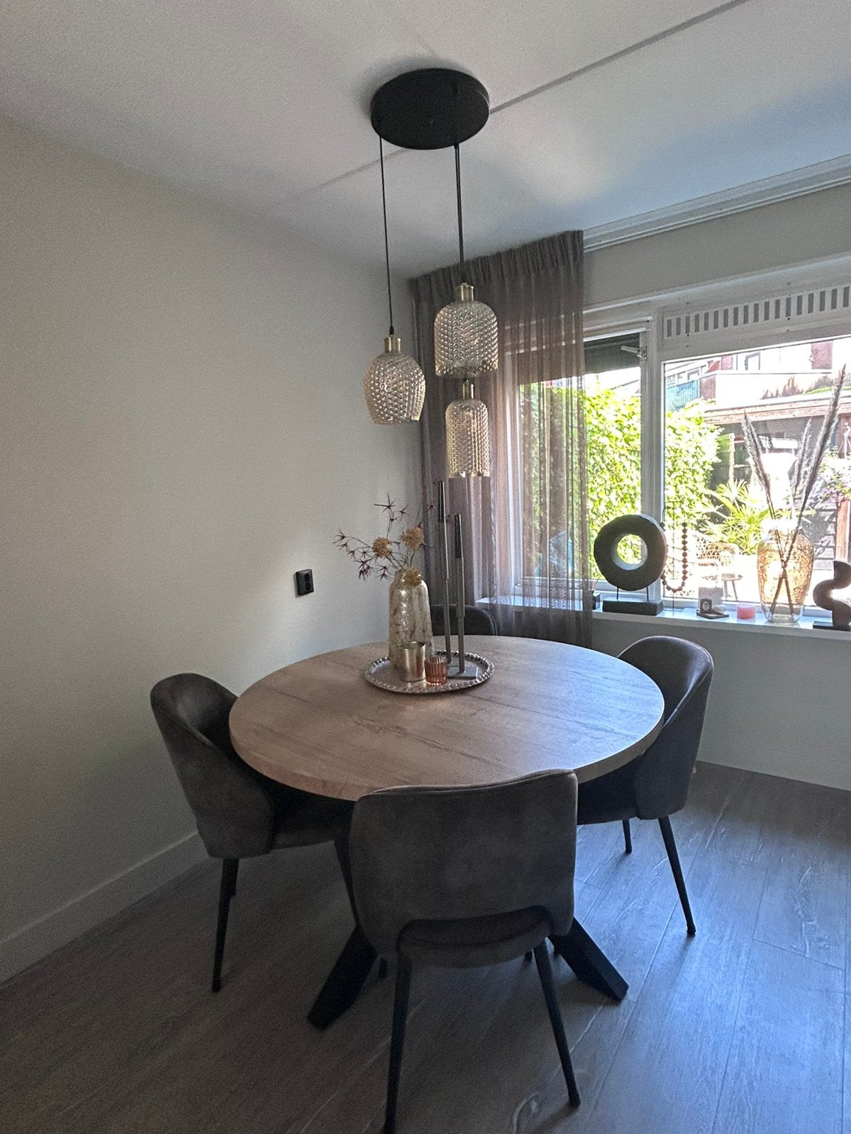Ronde eettafel met stoelen, Ophalen, 100 tot 150 cm, Rond, Zo goed als nieuw