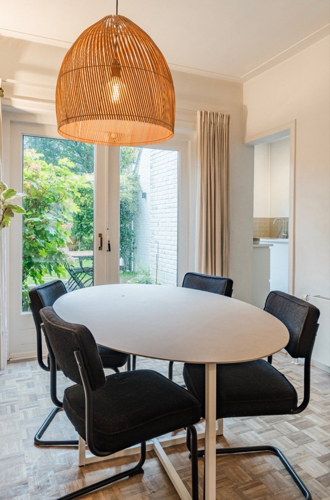 Mooie Ovale eettafel, Gebruikt, 100 tot 150 cm, Ophalen of Verzenden, 150 tot 200 cm