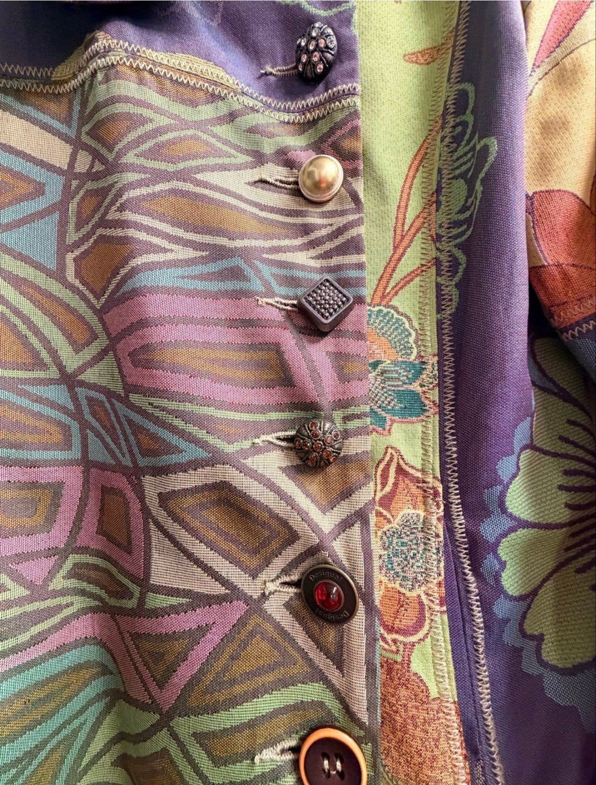 Desigual jas met kleurrijke patronen en gezichtsdetail, Ophalen of Verzenden, Zo goed als nieuw, Maat 42/44 (L), Meerkleurig