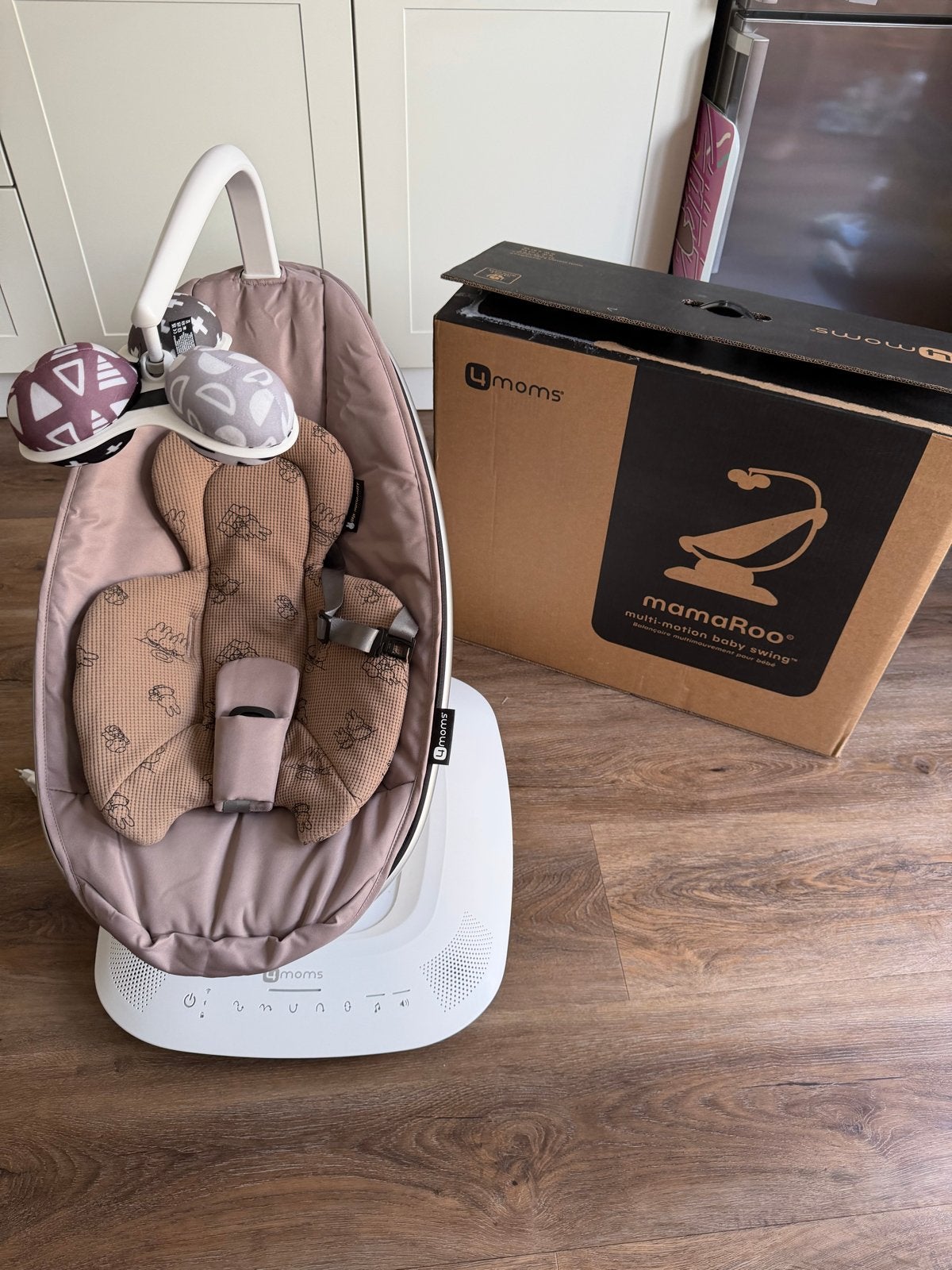 4moms mamaRoo 5 Rosewood Classic schommel+ nijntjeverkleiner, Ophalen, Zo goed als nieuw